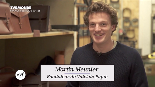 Le savoir-faire maroquinier made in Paris reportage TV5 monde | Valet de pique à la télé