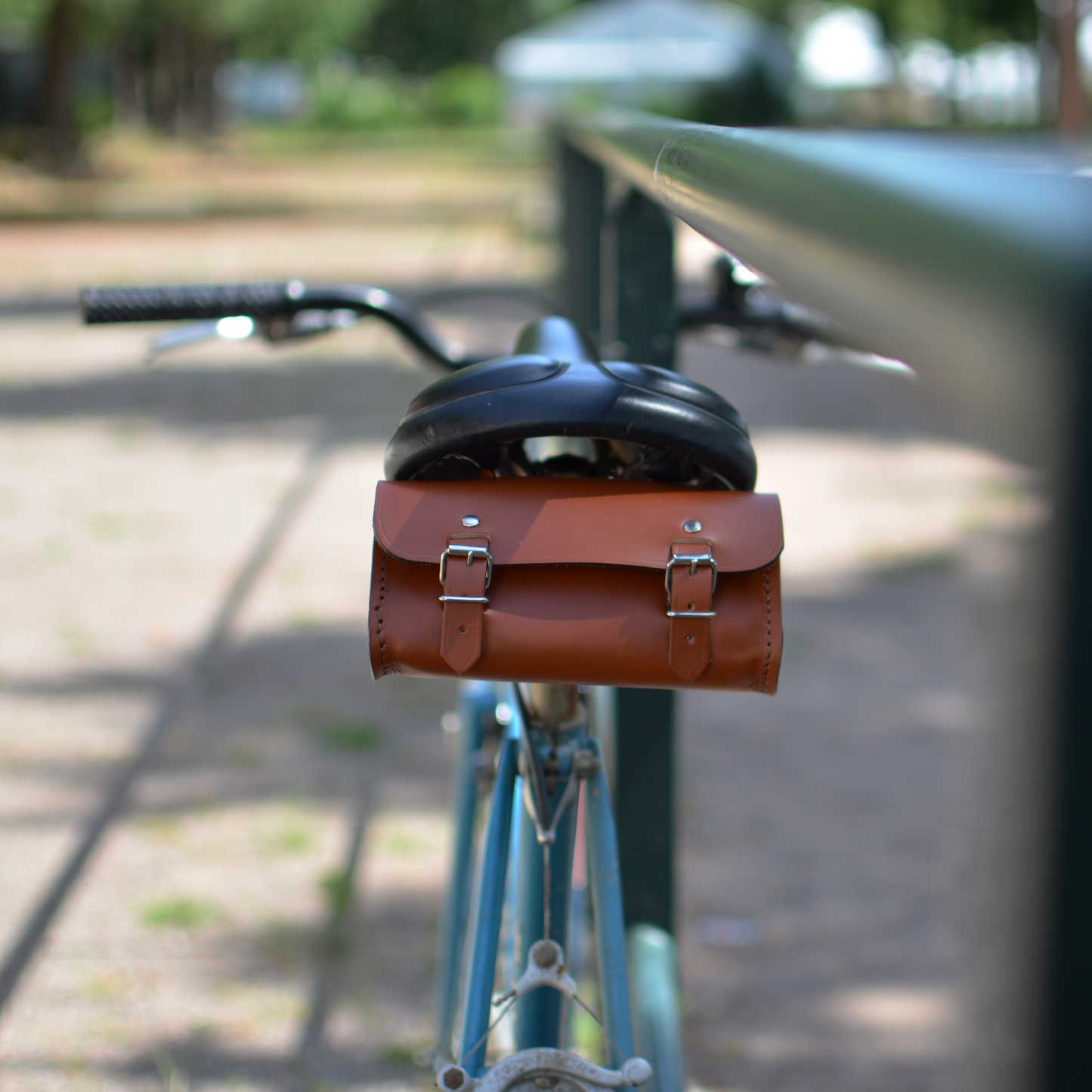 Maurice, la trousse de selle  x Tour de France