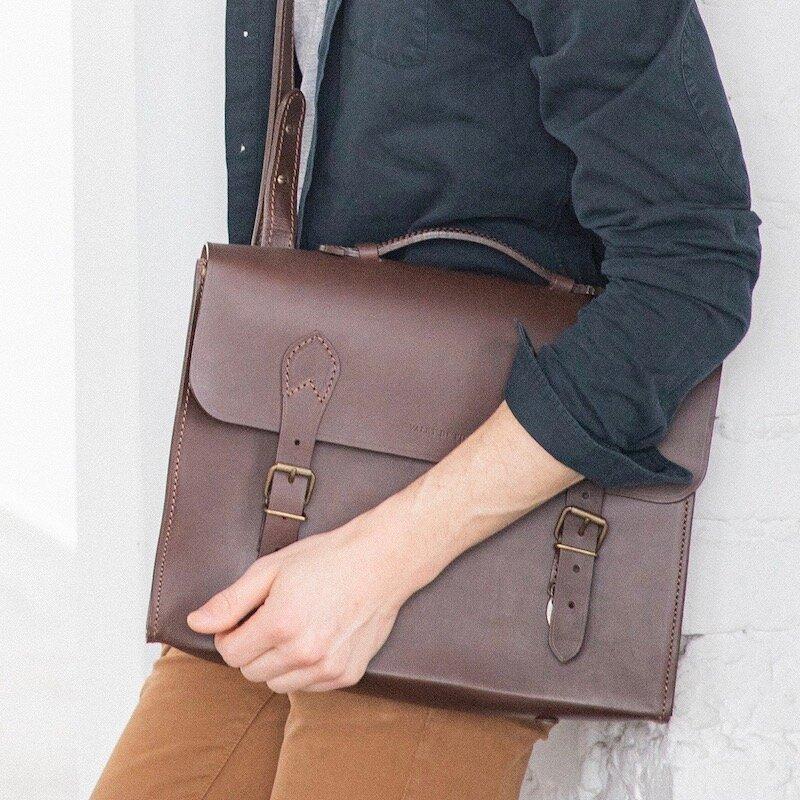 Cartable en cuir chocolat france homme luxe