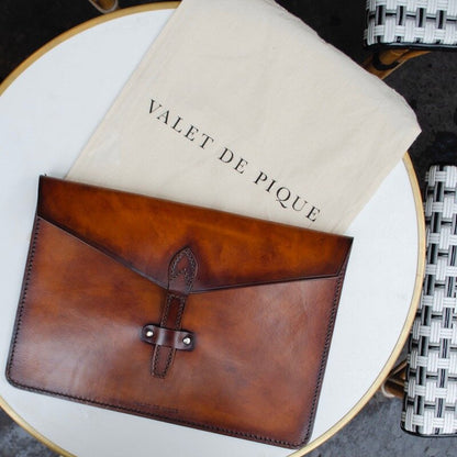 Patinated computer sleeve Valet de pique x The Calceophile 