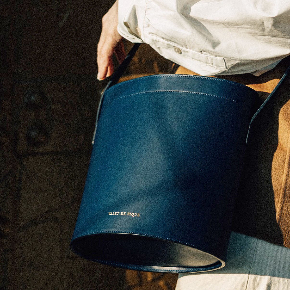 Sac seau en cuir bleu France luxe