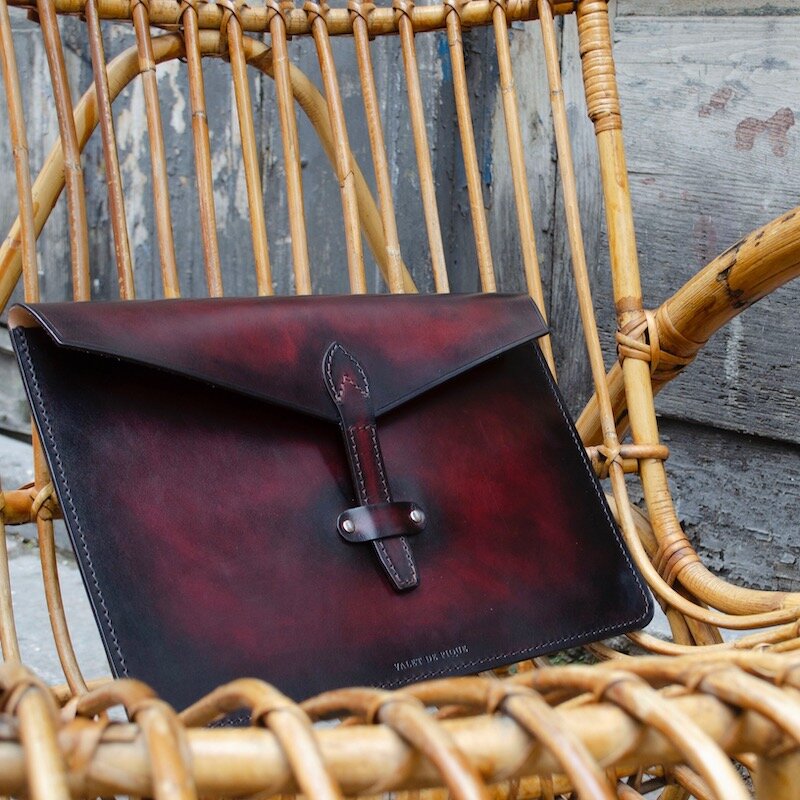 Patinated computer sleeve Valet de pique x The Calceophile 